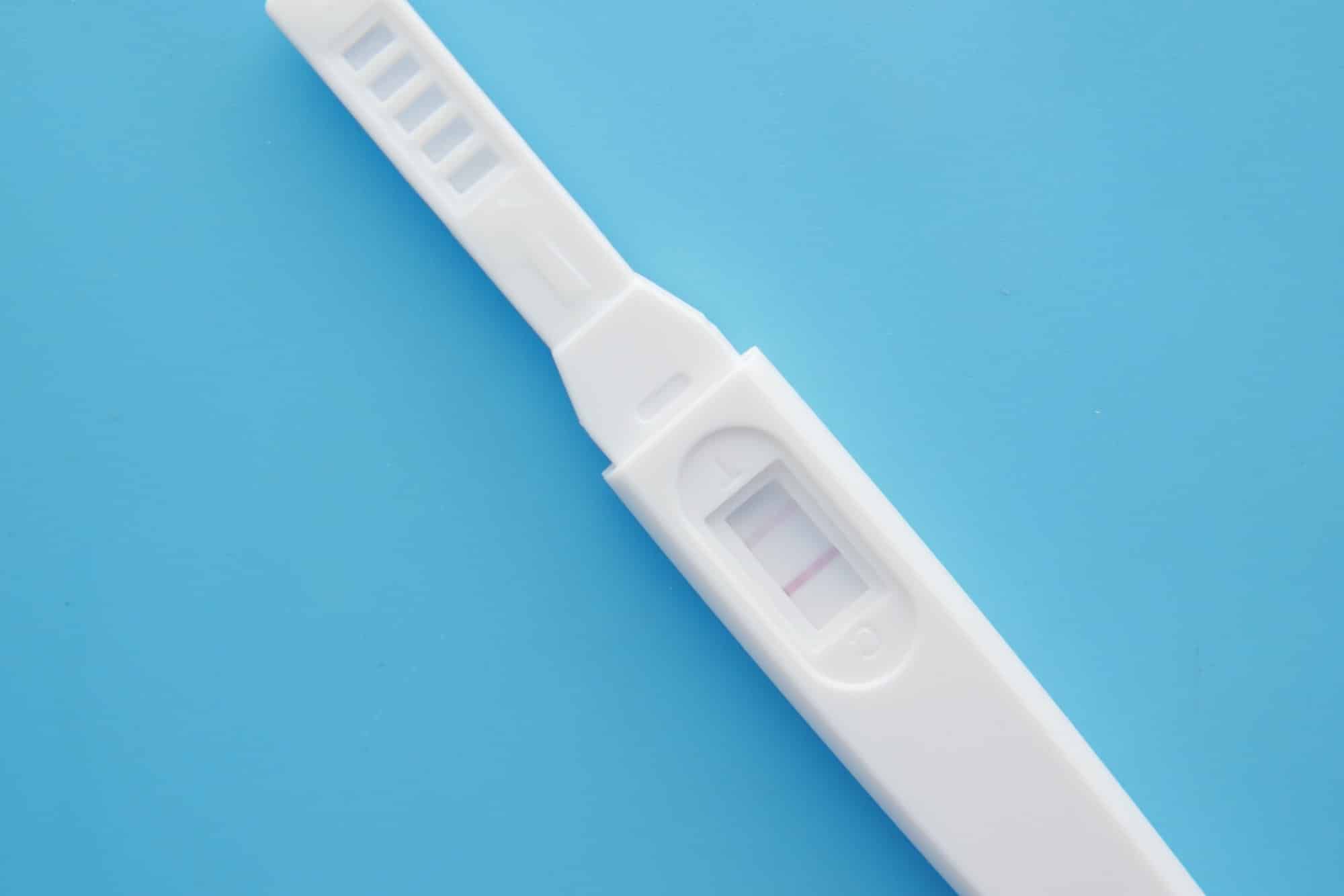 Test de grossesse : est-ce fiable et comment s’en servir ?